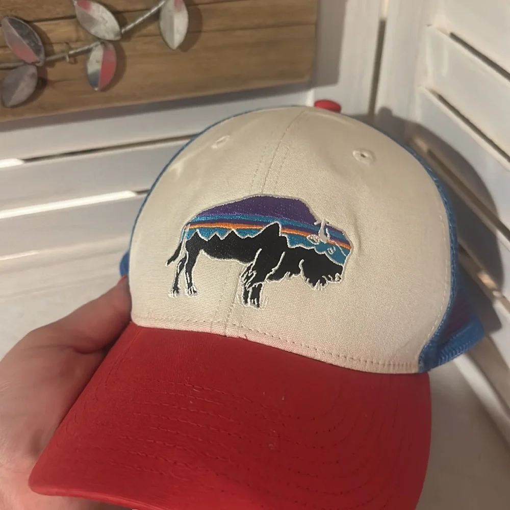 Patagonia Bison Hat red white and blue trucker adjustable - Picture 4 of 4